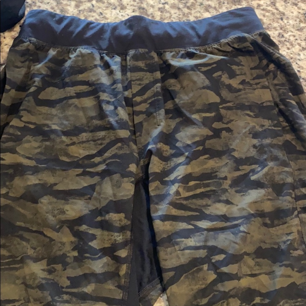 Lululemon Men shorts, size large